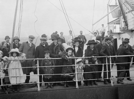 Immigrants waiting to go ashore, Library and Archives Canada #319468, ca. 1911